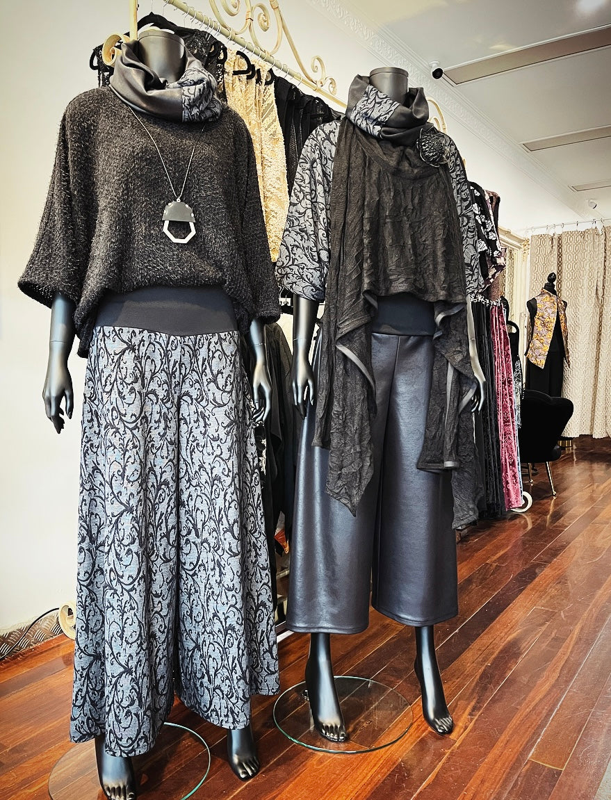 One Of A Kind Top - Grey fleck with black vines