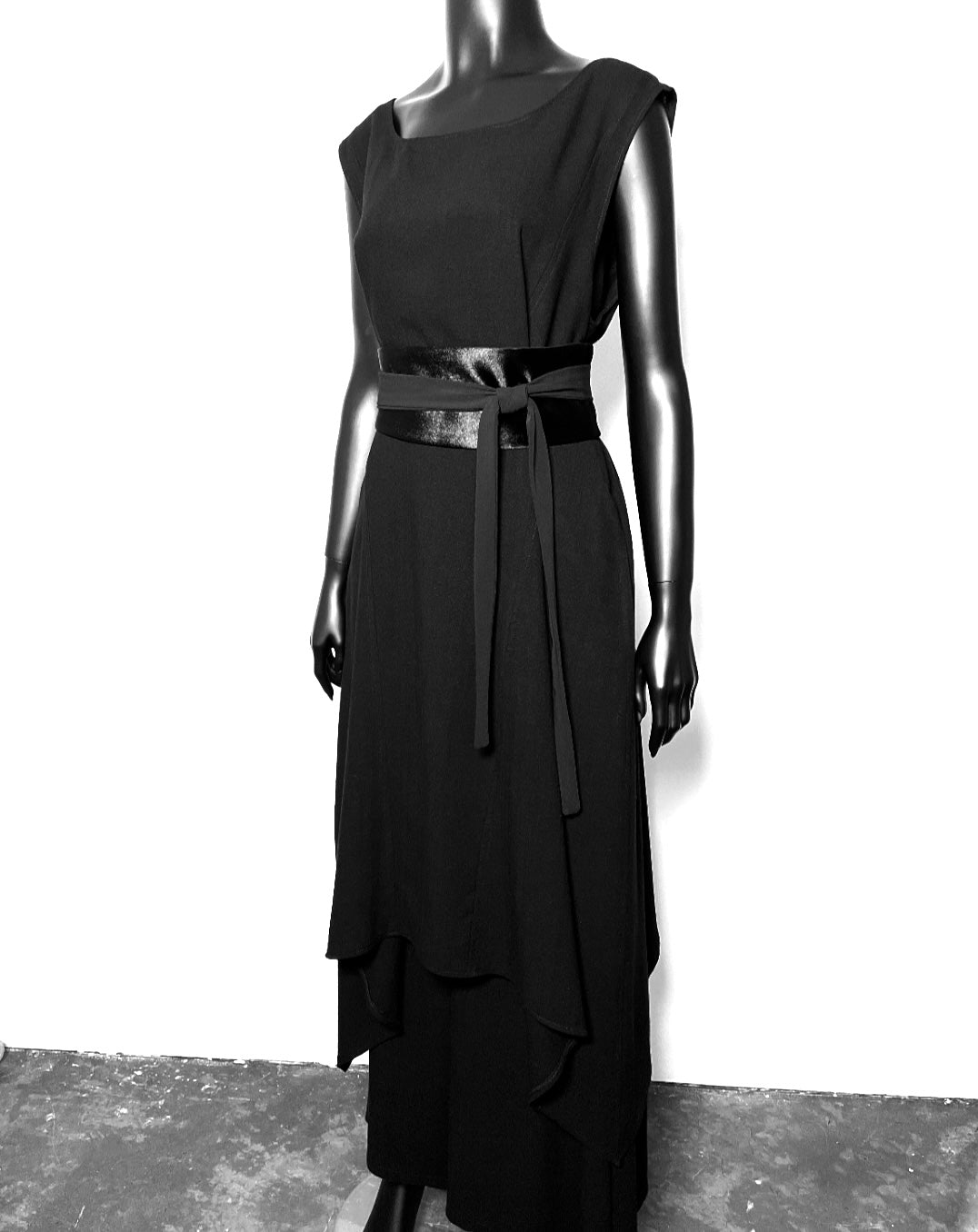 black linen dress ladies evening wear event wear apparel stylish clothing handmade in melbourne classy elegant clothing timeless clothing classic style oversized dress unique clothing unique style ageless style luxe fabrics statement clothing statement style evening style clothing womens clothing made in australia eloise the label