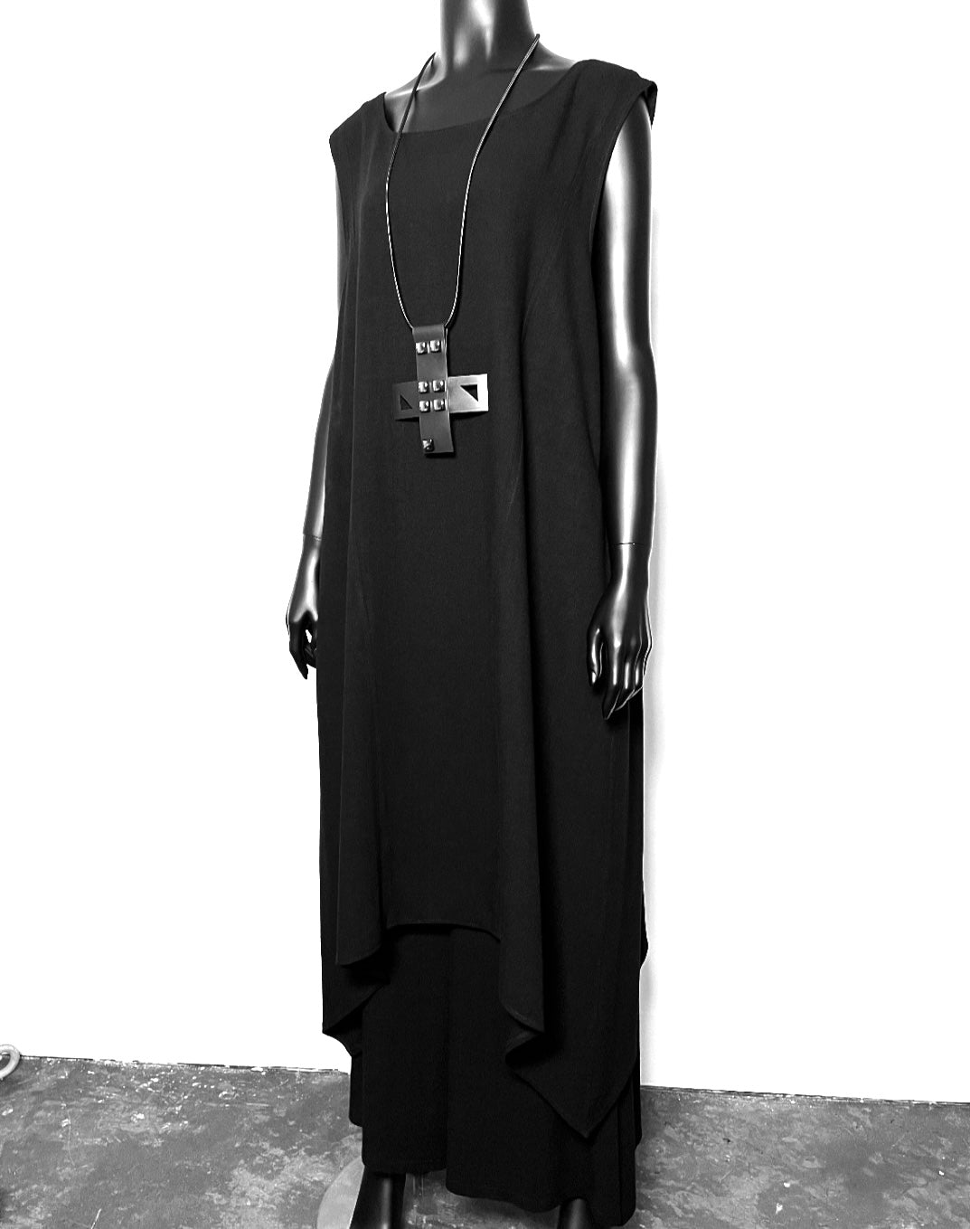 black linen dress ladies evening wear event wear apparel stylish clothing handmade in melbourne classy elegant clothing timeless clothing classic style oversized dress unique clothing unique style ageless style luxe fabrics statement clothing statement style evening style clothing womens clothing made in australia eloise the label