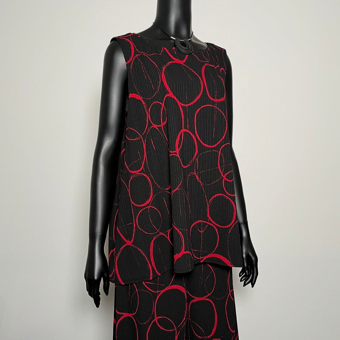 Tilda Top - Black Red Circles