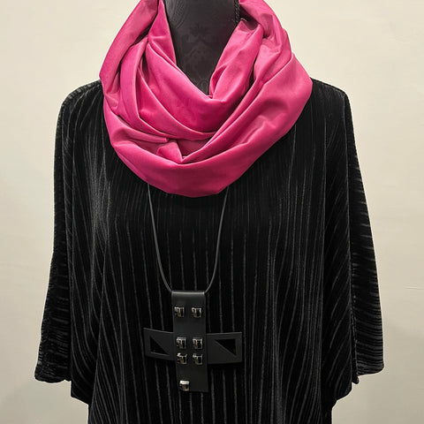 Eloise the label luxe velvet infinity scarf in pink